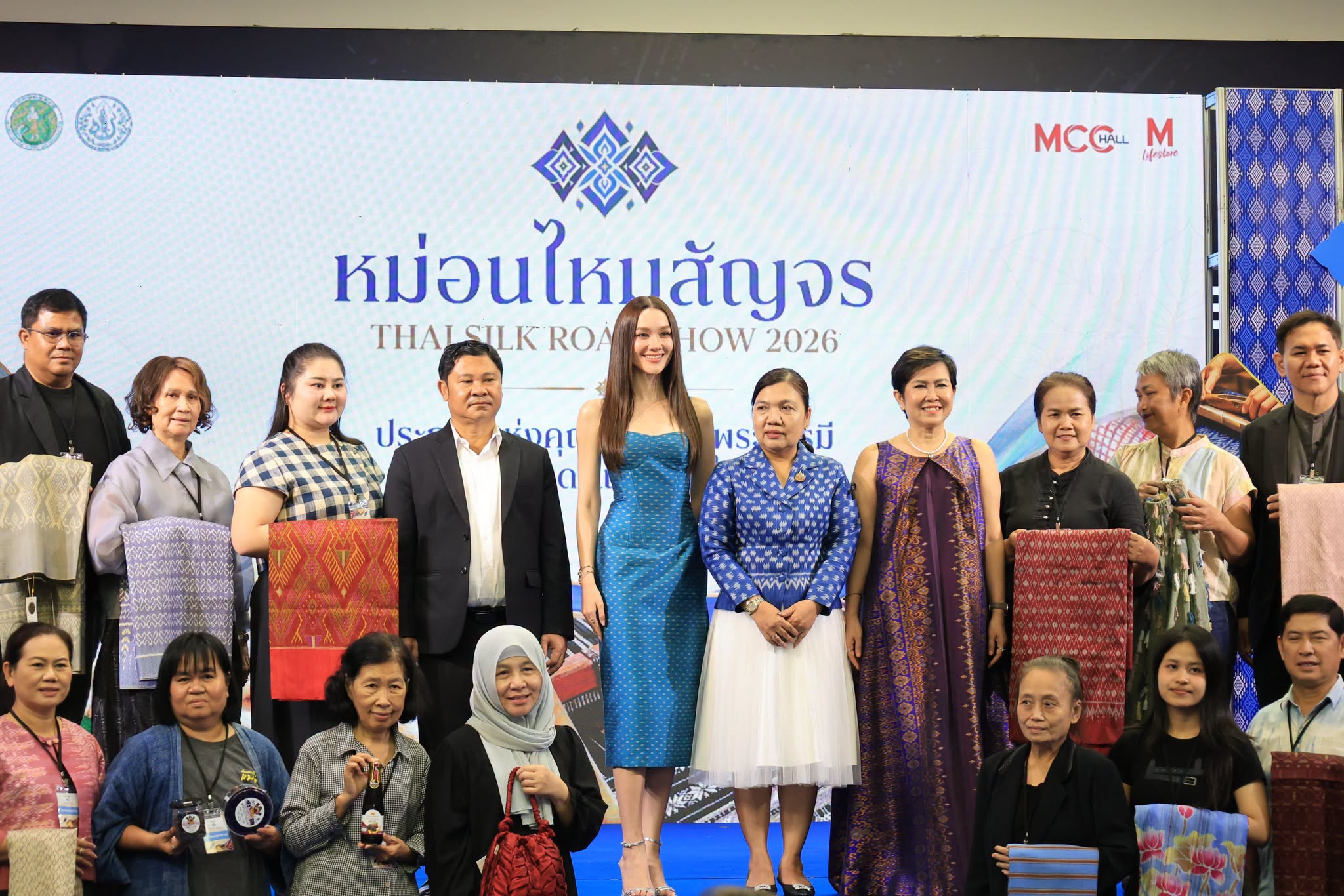 title - ส.ป.ก. ร่วมเป็นเกียรติในพิธีเปิดงานโครงการประชาสัมพันธ์และส่งเสริมการจำหน่ายผ้าไหมและผลิตภัณฑ์หม่อนไหมสัญจร ณ กรุงเทพมหานครและจังหวัดนนทบุรี ครั้งที่ 2